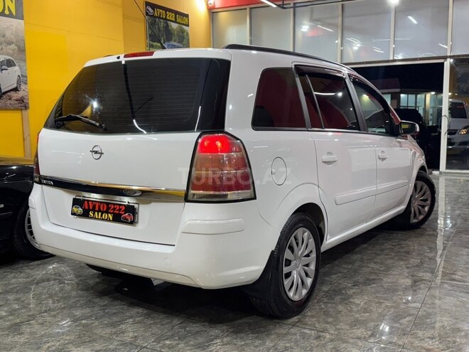 Opel Zafira-5