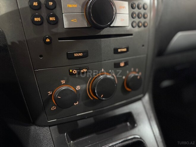 Opel Zafira-15
