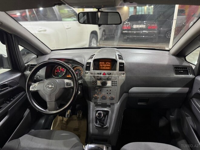 Opel Zafira-10