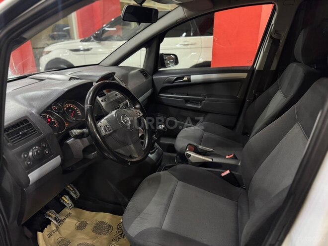 Opel Zafira-11