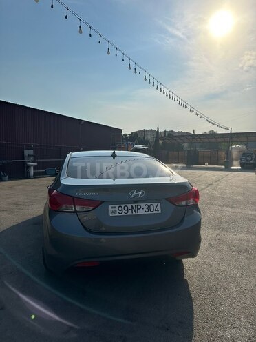 Hyundai Elantra-5