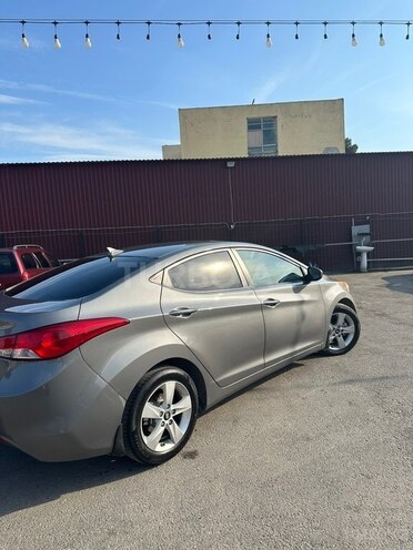 Hyundai Elantra-6