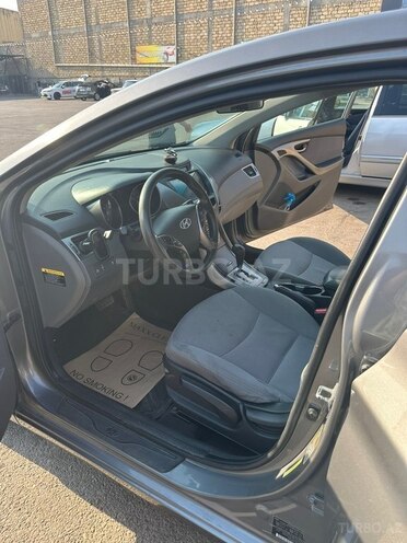 Hyundai Elantra-9