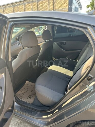 Hyundai Elantra-7