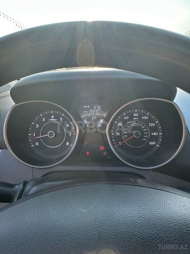 Hyundai Elantra-10