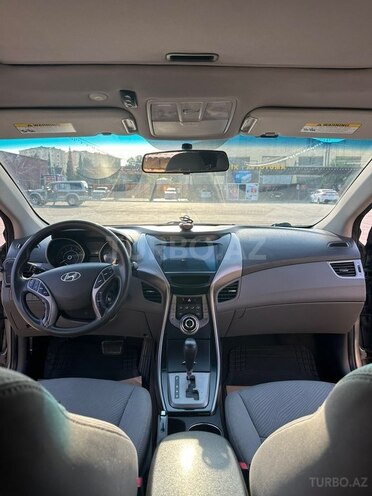 Hyundai Elantra-8