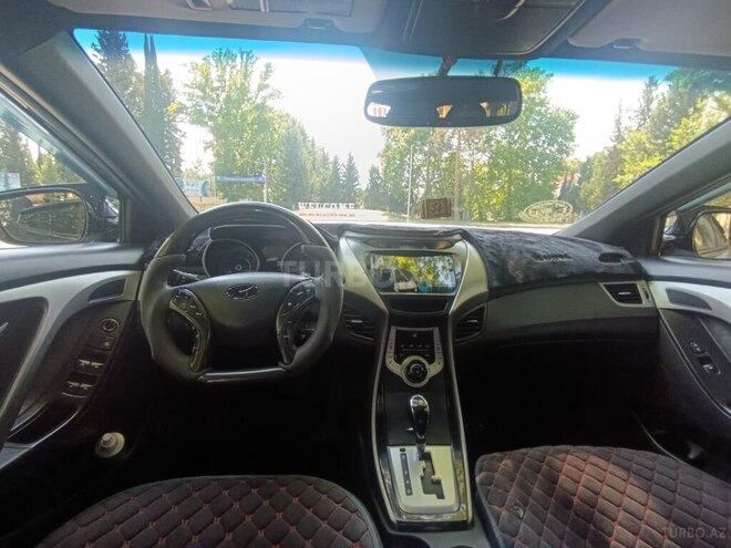 Hyundai Elantra-3