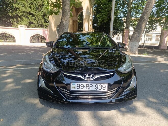 Hyundai Elantra-11
