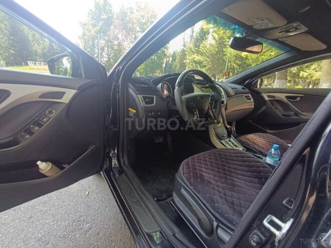 Hyundai Elantra-17