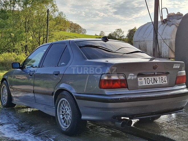 BMW 318-2