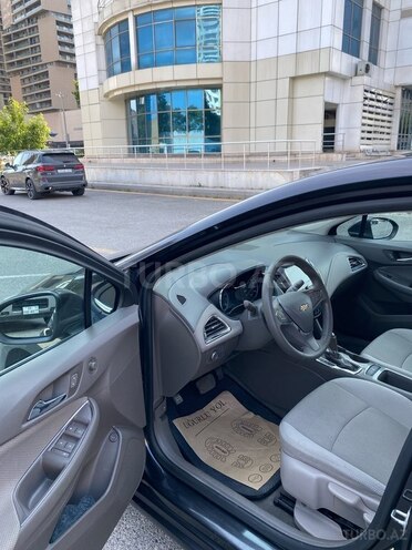 Chevrolet Cruze-12