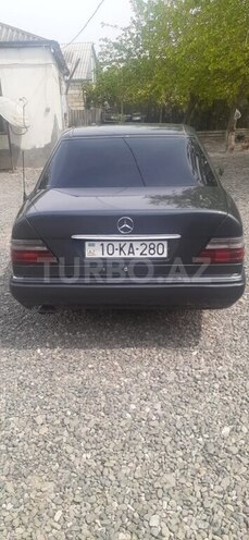 Mercedes 280 E-2