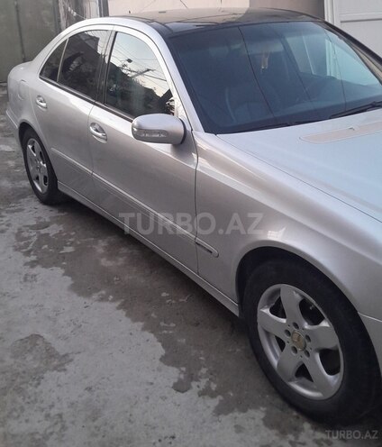 Mercedes E 270-4