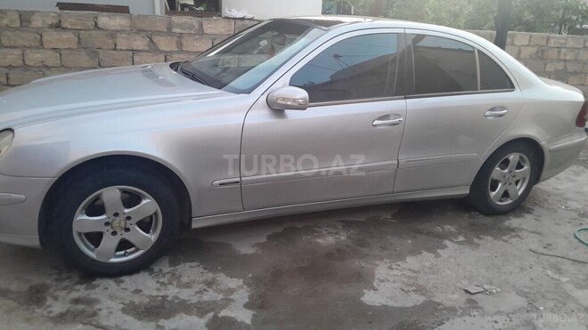 Mercedes E 270-3