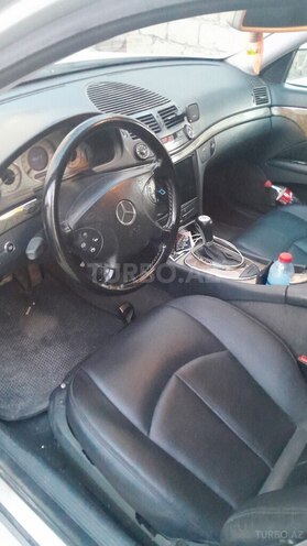 Mercedes E 270-6
