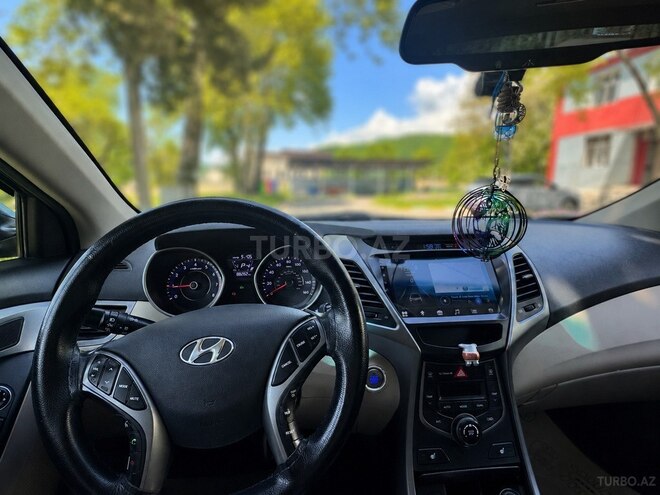 Hyundai Elantra-7