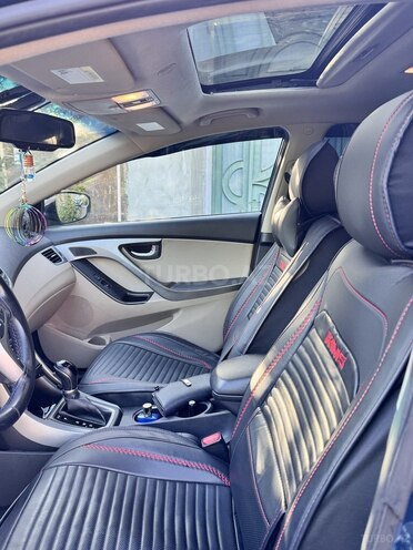 Hyundai Elantra-9