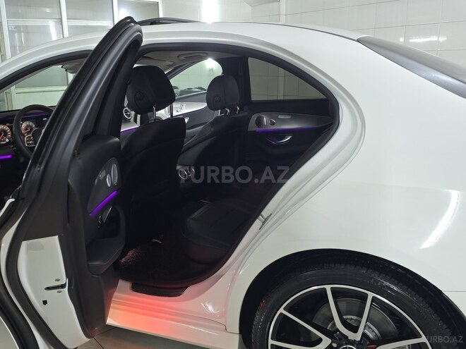 Mercedes E 300-11