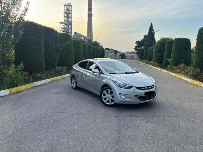 Hyundai Elantra-1