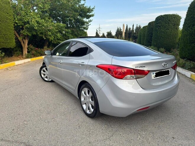 Hyundai Elantra-5