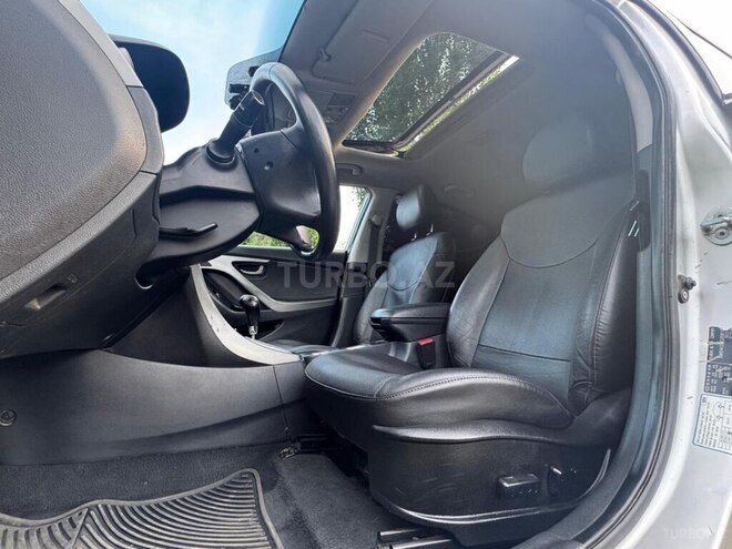 Hyundai Elantra-15