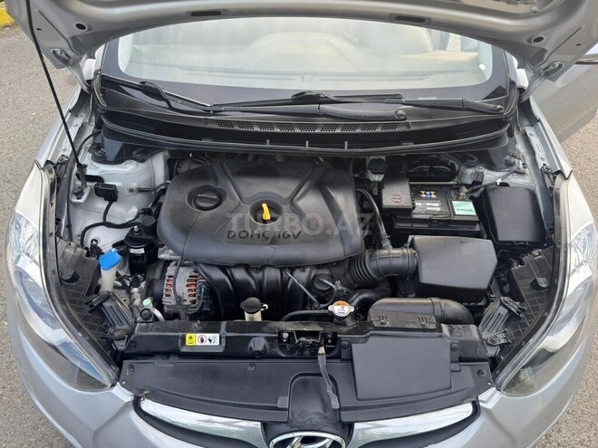 Hyundai Elantra-12