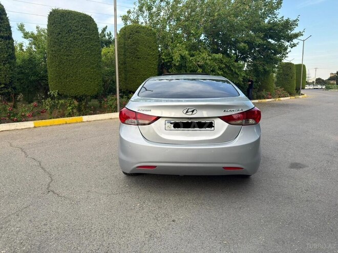 Hyundai Elantra-6