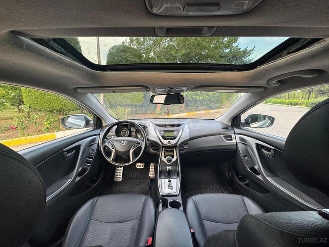 Hyundai Elantra-11