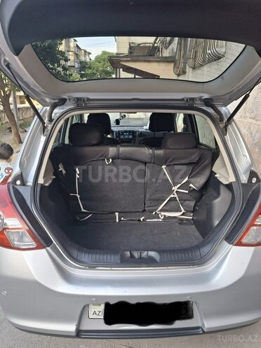 Nissan Tiida-5