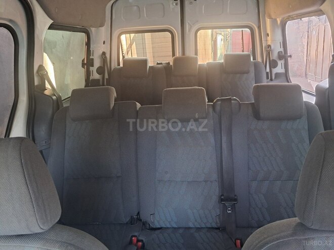 Ford Tourneo Connect-11