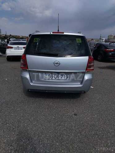 Opel Zafira-5