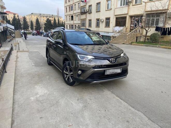 Toyota RAV4-12