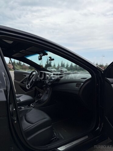Hyundai Elantra-11