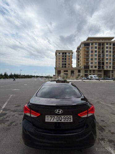 Hyundai Elantra-3