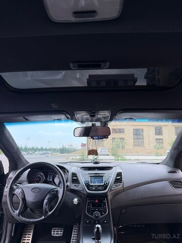 Hyundai Elantra-15