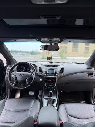 Hyundai Elantra-10