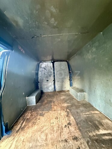 Ford Transit-6