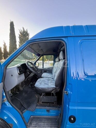 Ford Transit-12