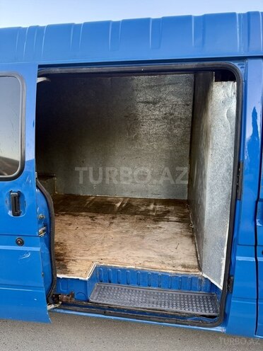 Ford Transit-3