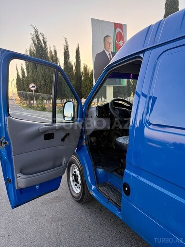 Ford Transit-10