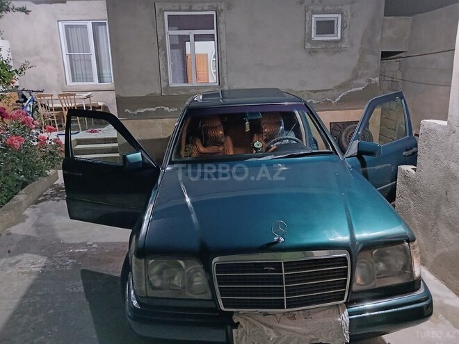 Mercedes 220 E-1