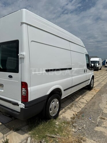 Ford Transit-5