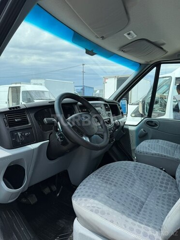 Ford Transit-8
