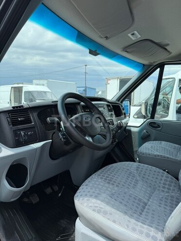 Ford Transit-7