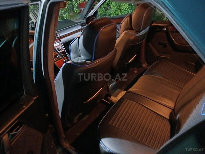 Mercedes 220 E-8