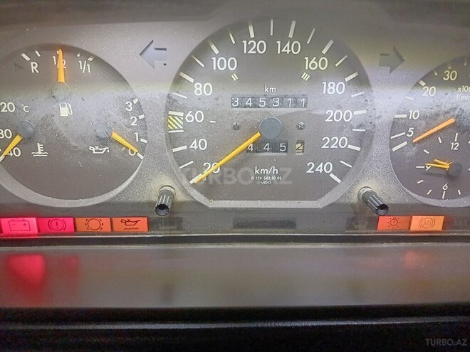Mercedes 220 E-5
