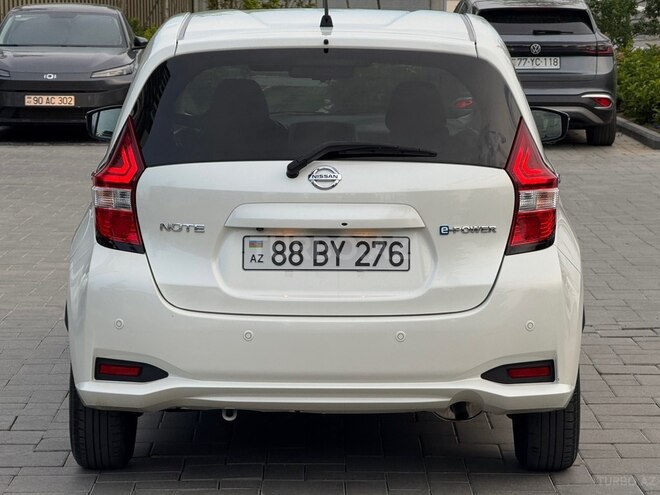 Nissan Note-7