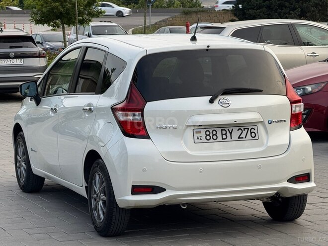 Nissan Note-5