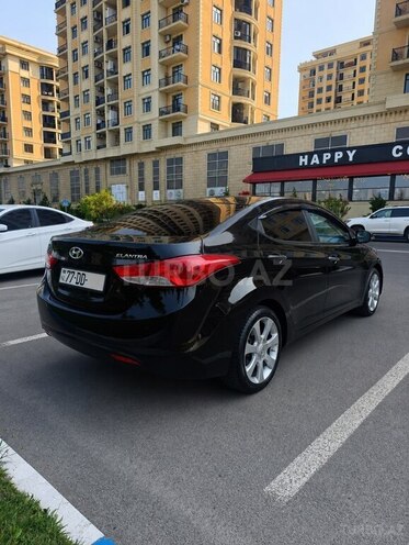 Hyundai Elantra-4