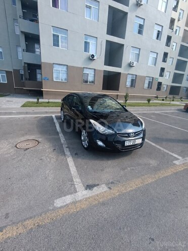 Hyundai Elantra-1